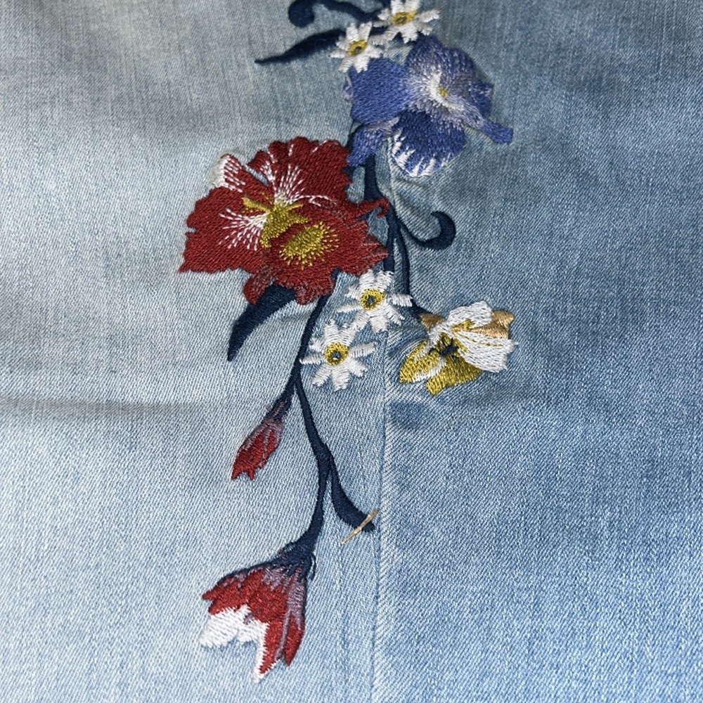 NWT Universal Thread embroidered jeans - Picture 13 of 13